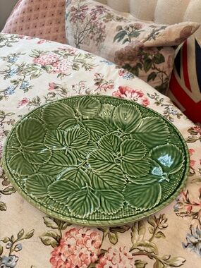 Green Majolica oval strawberry dinner Plates set of 2